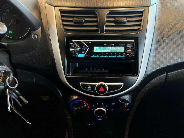 Hyundai Solaris I с пробегом 2012 года, цена 675 000 рублей, 168172 км, седан, Автокод Объявления