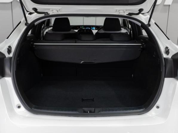 Toyota Prius IV (XW50) с пробегом 2016 года, цена 1 735 000 рублей, 184751 км, лифтбек, Автокод Объявления