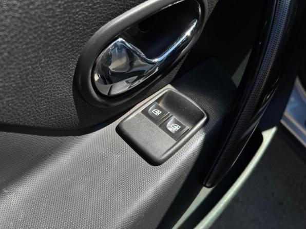 Renault Logan II Рестайлинг с пробегом 2019 года, цена 990 000 рублей, 115281 км, седан, Автокод Объявления