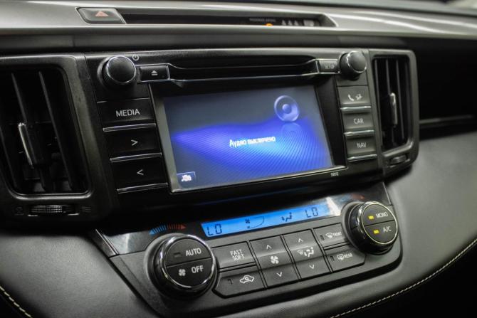 Toyota RAV4 IV (XA40) Рестайлинг с пробегом 2016 года, цена 2 199 000 рублей, 103645 км, внедорожник, Автокод Объявления