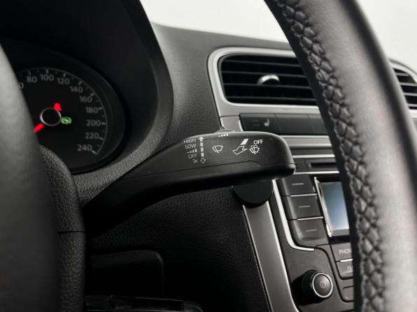 Volkswagen Polo V Рестайлинг с пробегом 2017 года, цена 998 900 рублей, 203439 км, седан, Автокод Объявления