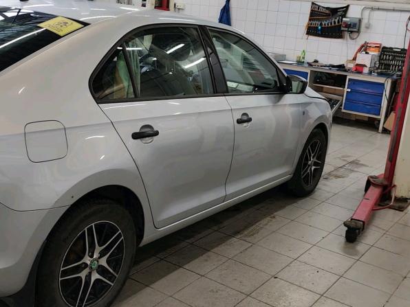 Skoda Rapid I с пробегом 2015 года, цена 895 000 рублей, 162000 км, лифтбек, Автокод Объявления
