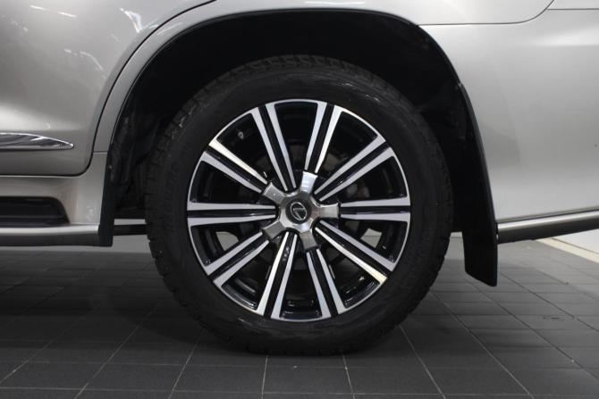 Lexus LX III Рестайлинг 2 с пробегом 2018 года, цена 8 700 000 рублей, 110050 км, внедорожник, Автокод Объявления