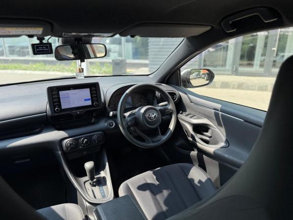 Toyota Yaris IV с пробегом 2021 года, цена 1 199 000 рублей, 31475 км, хэтчбек, Автокод Объявления