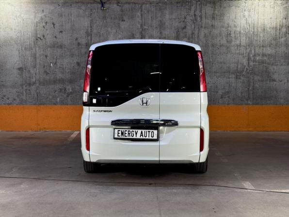 Honda Stepwgn V с пробегом 2016 года, цена 1 610 000 рублей, 187938 км, минивэн, Автокод Объявления