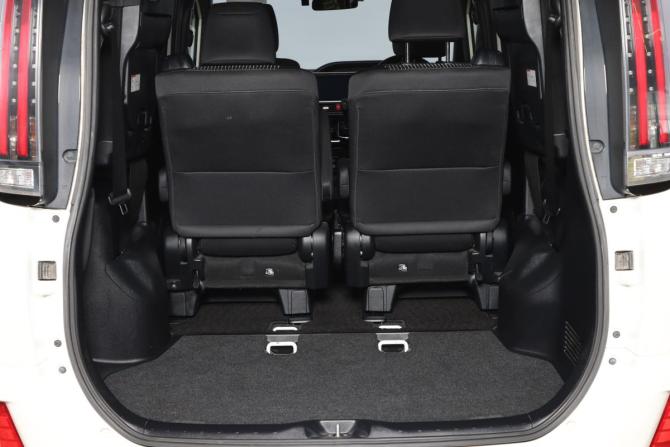Toyota Noah III (R80) Рестайлинг с пробегом 2017 года, цена 2 849 000 рублей, 118214 км, минивэн, Автокод Объявления