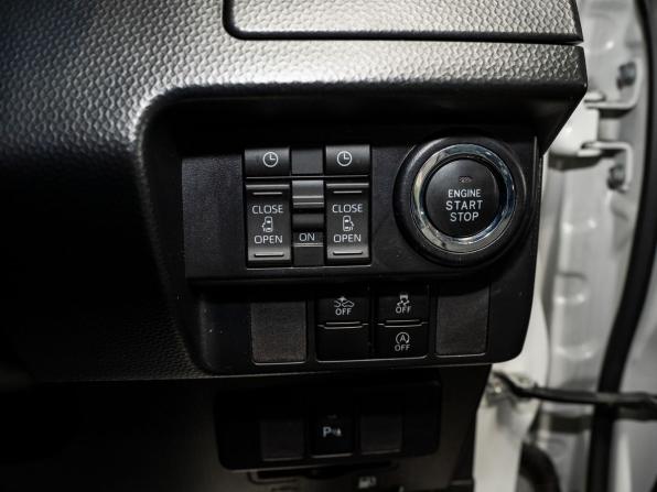 Toyota Roomy I Рестайлинг с пробегом 2021 года, цена 1 200 000 рублей, 70356 км, микровэн, Автокод Объявления
