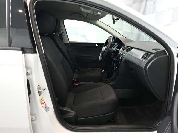 Skoda Rapid I с пробегом 2017 года, цена 1 240 000 рублей, 86653 км, лифтбек, Автокод Объявления