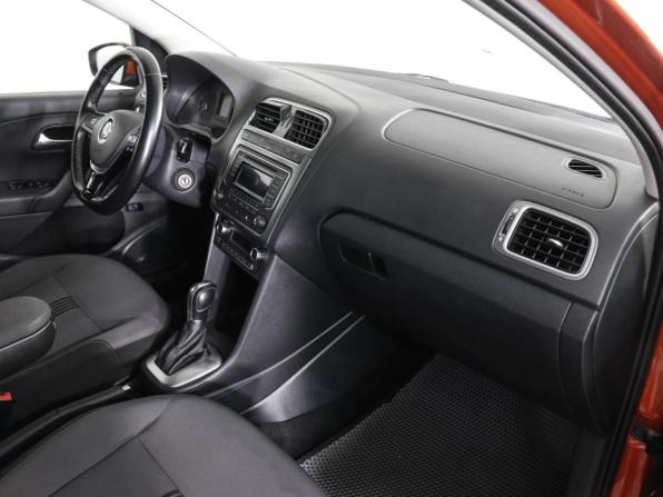 Volkswagen Polo V Рестайлинг с пробегом 2016 года, цена 1 000 000 рублей, 135913 км, седан, Автокод Объявления