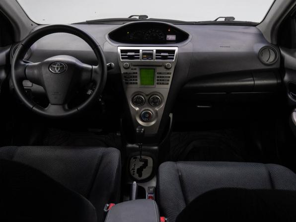 Toyota Yaris II Рестайлинг с пробегом 2010 года, цена 850 000 рублей, 160932 км, седан, Автокод Объявления