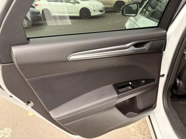 Ford Mondeo V с пробегом 2017 года, цена 1 219 000 рублей, 203373 км, универсал, Автокод Объявления