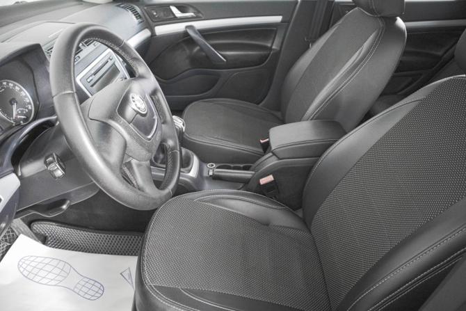 Skoda Octavia II (A5) Рестайлинг с пробегом 2011 года, цена 649 000 рублей, 301400 км, лифтбек, Автокод Объявления