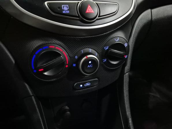 Hyundai Solaris I Рестайлинг с пробегом 2014 года, цена 890 000 рублей, 127210 км, седан, Автокод Объявления