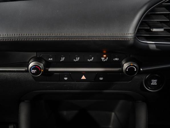 Mazda 3 IV (BP) с пробегом 2021 года, цена 1 630 000 рублей, 83126 км, хэтчбек, Автокод Объявления