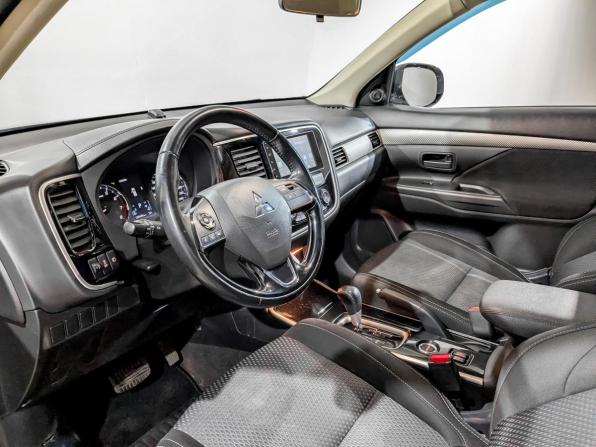 Mitsubishi Outlander III Рестайлинг 2 с пробегом 2017 года, цена 1 840 000 рублей, 120435 км, внедорожник, Автокод Объявления