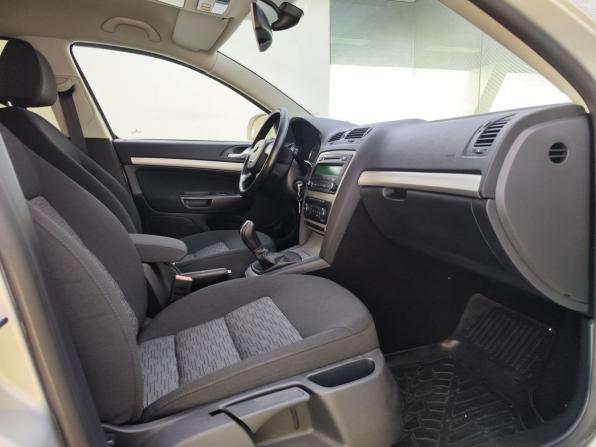 Skoda Octavia II (A5) Рестайлинг с пробегом 2013 года, цена 1 045 000 рублей, 149944 км, лифтбек, Автокод Объявления