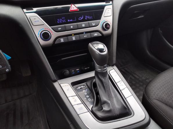 Hyundai Elantra VI (AD) с пробегом 2018 года, цена 1 420 000 рублей, 137000 км, седан, Автокод Объявления