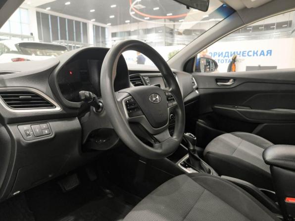 Hyundai Solaris II с пробегом 2018 года, цена 1 350 000 рублей, 110628 км, седан, Автокод Объявления