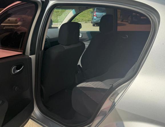 Renault Megane II Рестайлинг с пробегом 2006 года, цена 280 000 рублей, 254000 км, седан, Автокод Объявления