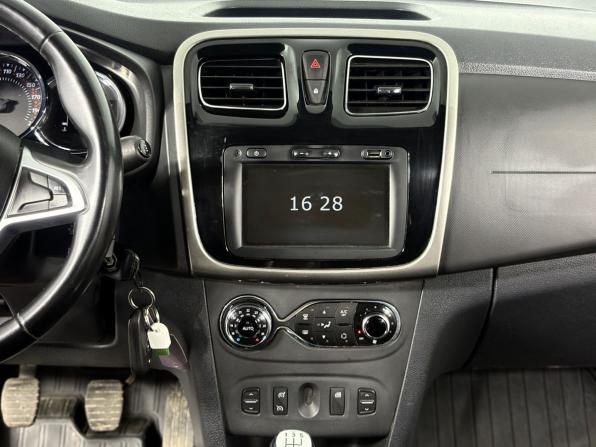 Renault Sandero II Рестайлинг с пробегом 2021 года, цена 1 295 000 рублей, 81863 км, хэтчбек, Автокод Объявления