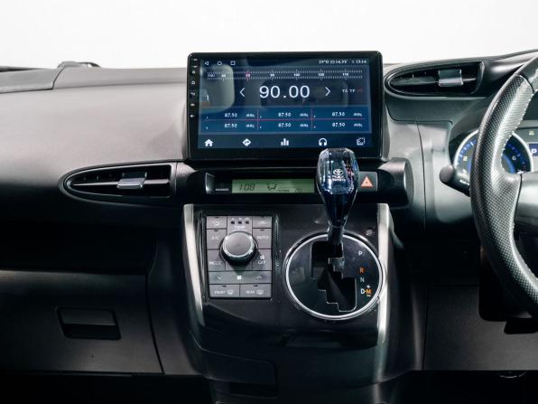 Toyota Wish II Рестайлинг с пробегом 2016 года, цена 1 545 000 рублей, 172100 км, минивэн, Автокод Объявления