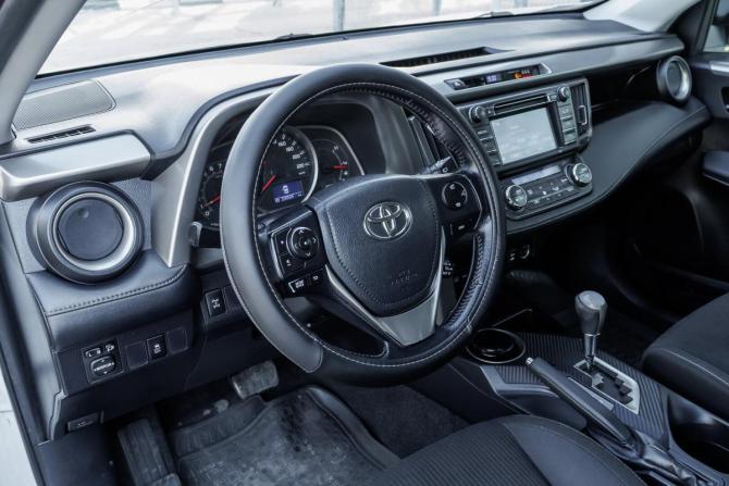 Toyota RAV4 IV (XA40) Рестайлинг с пробегом 2015 года, цена 1 682 000 рублей, 235000 км, внедорожник, Автокод Объявления