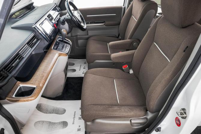 Honda Stepwgn V с пробегом 2015 года, цена 1 889 000 рублей, 91000 км, минивэн, Автокод Объявления