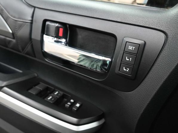 Toyota Tundra II Рестайлинг с пробегом 2017 года, цена 5 999 900 рублей, 165111 км, пикап, Автокод Объявления