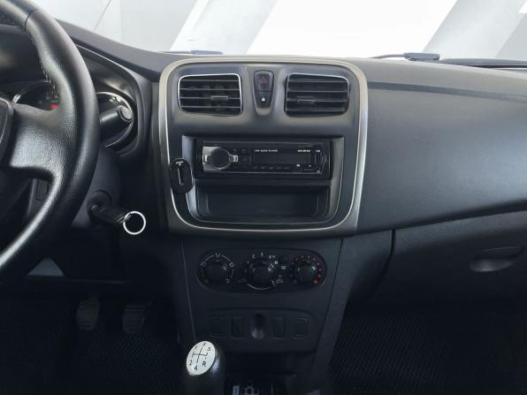 Renault Logan II с пробегом 2018 года, цена 385 000 рублей, 230382 км, седан, Автокод Объявления