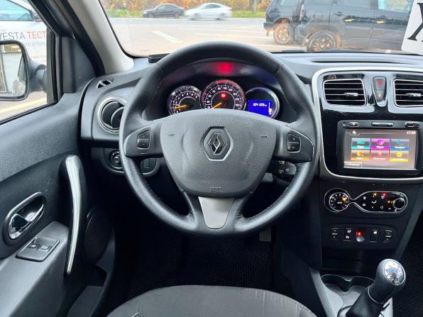 Renault Sandero II с пробегом 2017 года, цена 1 040 000 рублей, 104105 км, хэтчбек, Автокод Объявления
