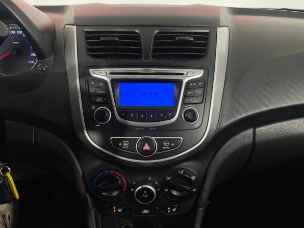 Hyundai Solaris I с пробегом 2013 года, цена 664 000 рублей, 228000 км, хэтчбек, Автокод Объявления