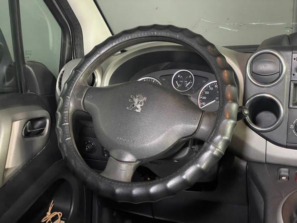 Peugeot Partner II с пробегом 2011 года, цена 550 000 рублей, 320001 км, компактвэн, Автокод Объявления