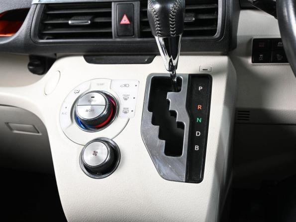 Toyota Sienta II с пробегом 2017 года, цена 1 239 000 рублей, 174465 км, компактвэн, Автокод Объявления