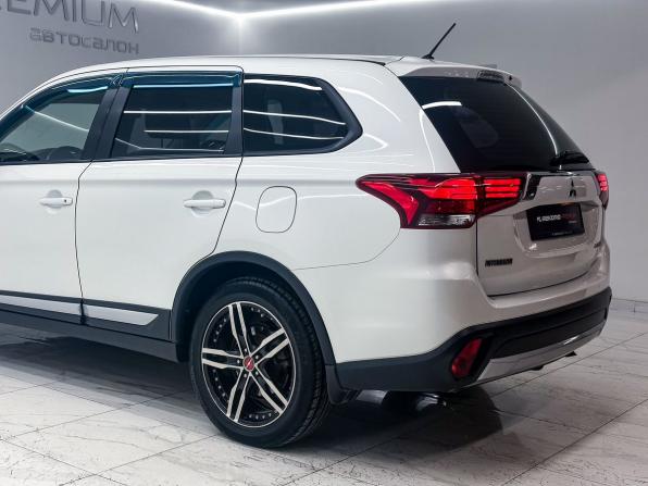 Mitsubishi Outlander III Рестайлинг 2 с пробегом 2015 года, цена 1 749 000 рублей, 179909 км, внедорожник, Автокод Объявления