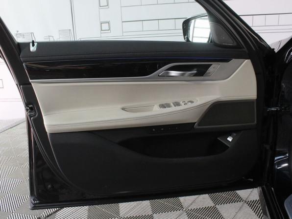 BMW 7 серии VI (G11/G12) с пробегом 2018 года, цена 4 390 000 рублей, 97000 км, седан, Автокод Объявления