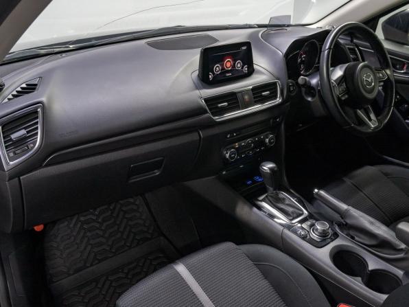 Mazda Axela III Рестайлинг с пробегом 2019 года, цена 1 365 000 рублей, 91667 км, хэтчбек, Автокод Объявления