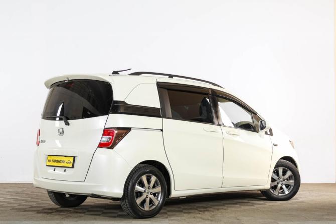 Honda Freed I с пробегом 2010 года, цена 879 000 рублей, 300000 км, компактвэн, Автокод Объявления
