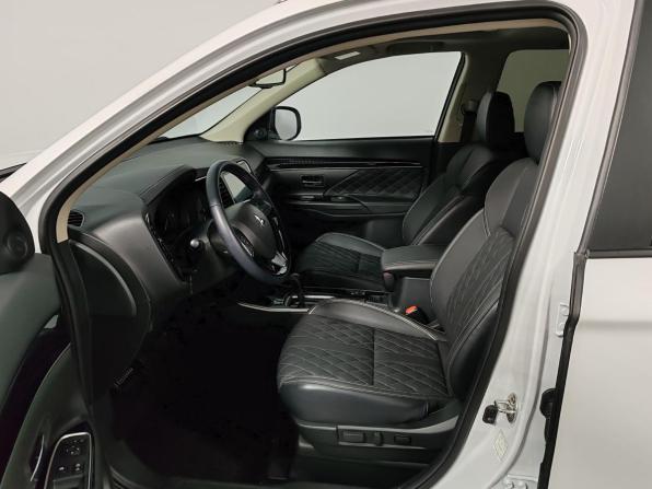 Mitsubishi Outlander III Рестайлинг 3 с пробегом 2022 года, цена 2 549 000 рублей, 35133 км, внедорожник, Автокод Объявления