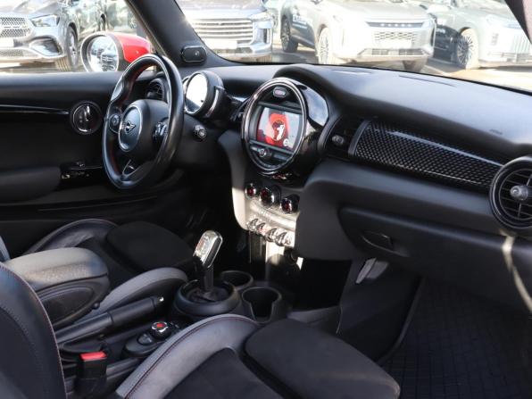 Mini Hatch III (F55/F56) Рестайлинг с пробегом 2019 года, цена 2 690 000 рублей, 100435 км, хэтчбек, Автокод Объявления
