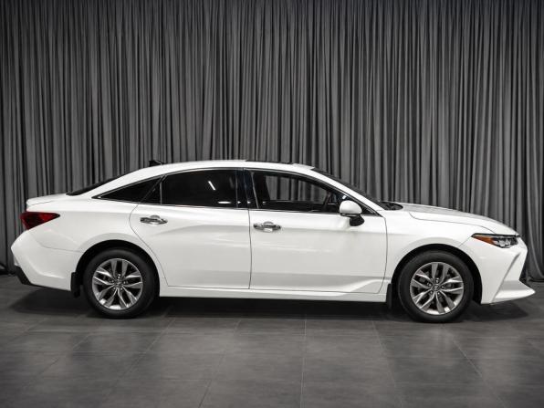 Toyota Avalon V с пробегом 2022 года, цена 3 489 000 рублей, 39617 км, седан, Автокод Объявления