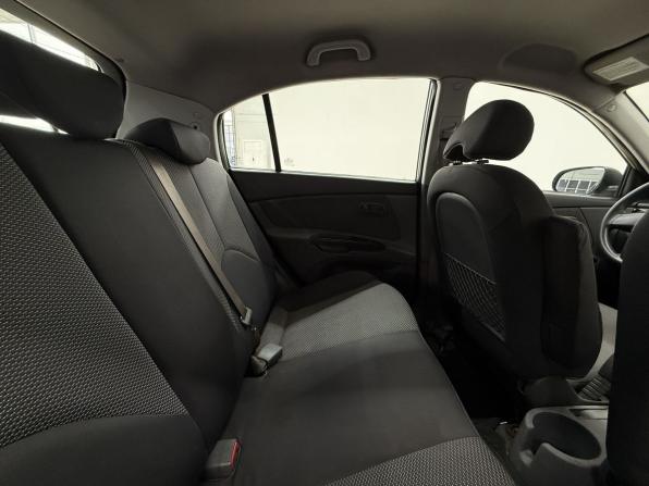 Kia Rio II Рестайлинг с пробегом 2010 года, цена 390 000 рублей, 301844 км, хэтчбек, Автокод Объявления
