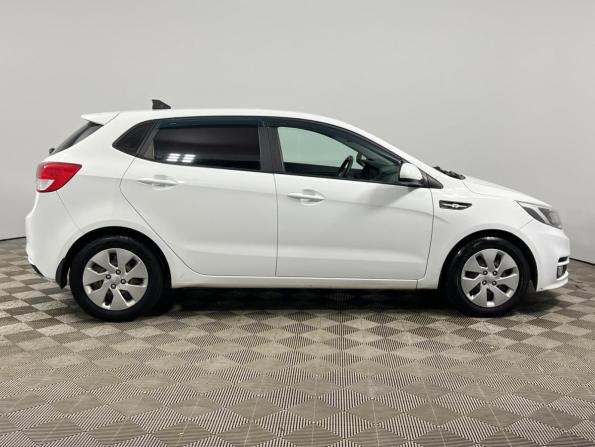Kia Rio III Рестайлинг с пробегом 2017 года, цена 929 900 рублей, 178621 км, хэтчбек, Автокод Объявления