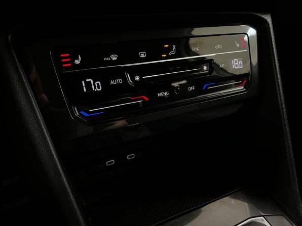 Volkswagen Tiguan II Рестайлинг с пробегом 2021 года, цена 2 399 000 рублей, 137889 км, внедорожник, Автокод Объявления