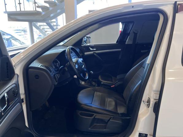 Skoda Octavia II (A5) Рестайлинг с пробегом 2013 года, цена 940 000 рублей, 125848 км, лифтбек, Автокод Объявления