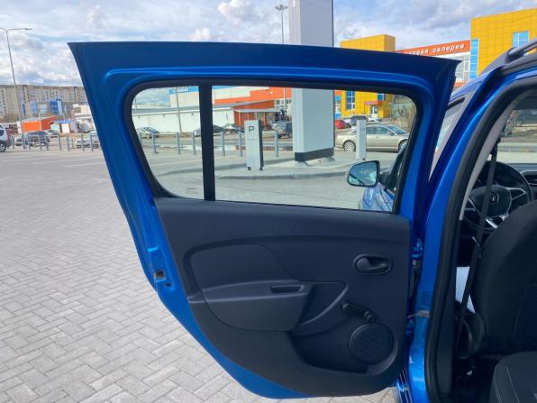 Renault Sandero II Рестайлинг с пробегом 2021 года, цена 1 400 000 рублей, 105477 км, хэтчбек, Автокод Объявления