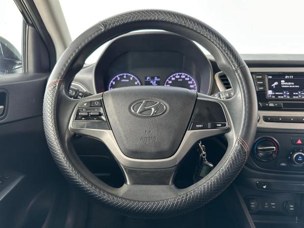 Hyundai Solaris II с пробегом 2017 года, цена 1 075 000 рублей, 194000 км, седан, Автокод Объявления