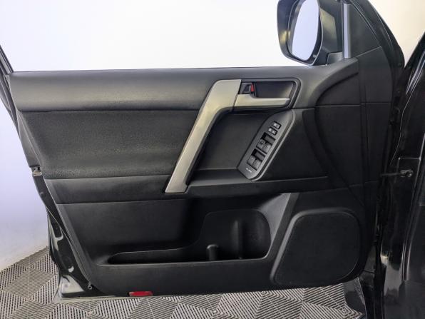 Toyota Land Cruiser Prado 150 Series Рестайлинг 2 с пробегом 2018 года, цена 4 556 500 рублей, 187476 км, внедорожник, Автокод Объявления