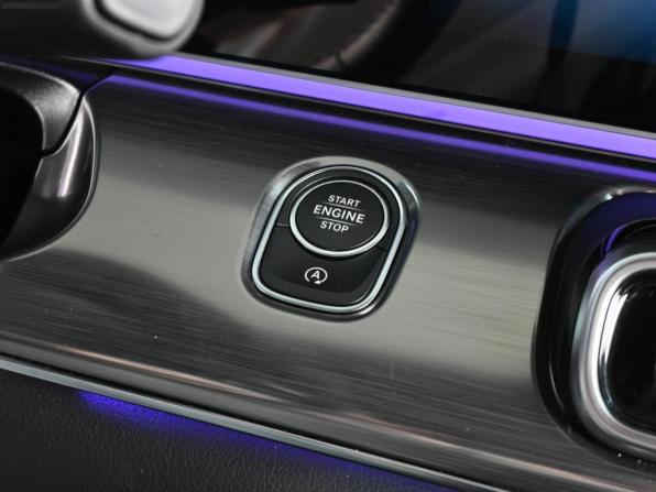 Mercedes-Benz V-Класс III (W447) Рестайлинг 2 с пробегом 2025 года, цена 12 199 000 рублей, 20685 км, минивэн, Автокод Объявления
