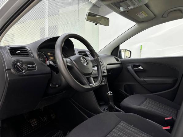 Volkswagen Polo V Рестайлинг с пробегом 2018 года, цена 910 000 рублей, 217339 км, седан, Автокод Объявления