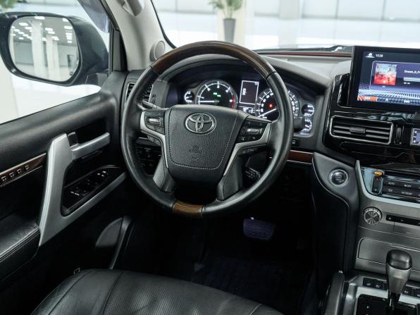 Toyota Land Cruiser 200 Series Рестайлинг 2 с пробегом 2017 года, цена 5 999 999 рублей, 229397 км, внедорожник, Автокод Объявления